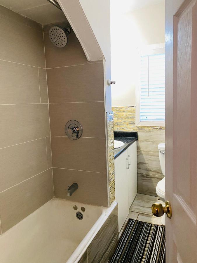 Lovely III 3 Bedrooms Apartment Space Share East York A Room Toronto Exterior photo