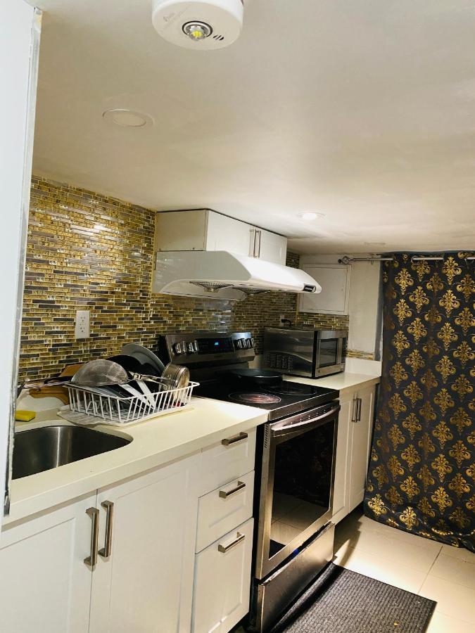 Lovely III 3 Bedrooms Apartment Space Share East York A Room Toronto Exterior photo