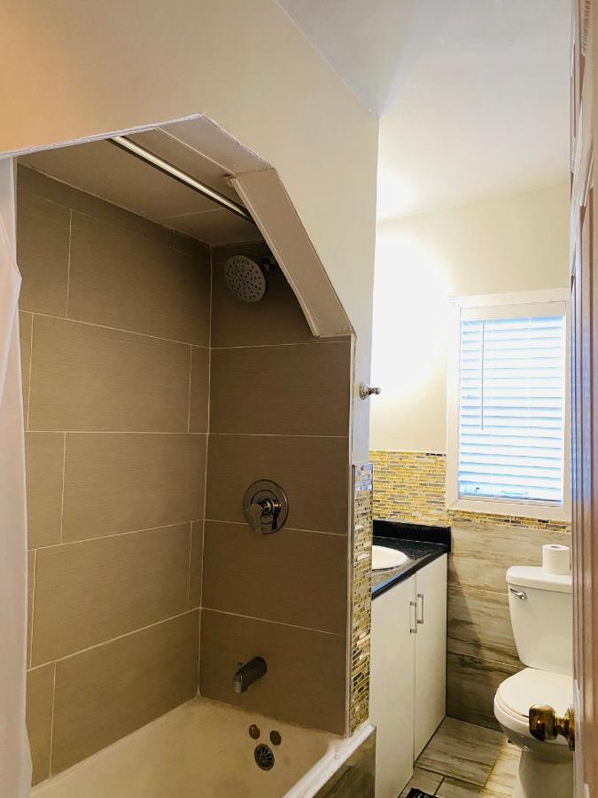 Lovely III 3 Bedrooms Apartment Space Share East York A Room Toronto Exterior photo