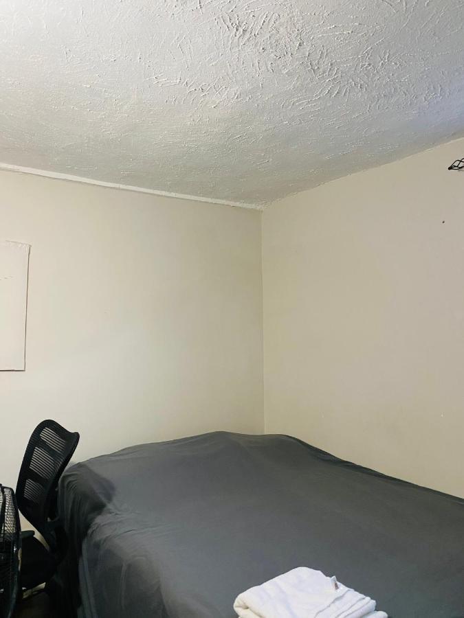 Lovely III 3 Bedrooms Apartment Space Share East York A Room Toronto Exterior photo