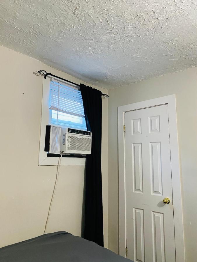 Lovely III 3 Bedrooms Apartment Space Share East York A Room Toronto Exterior photo