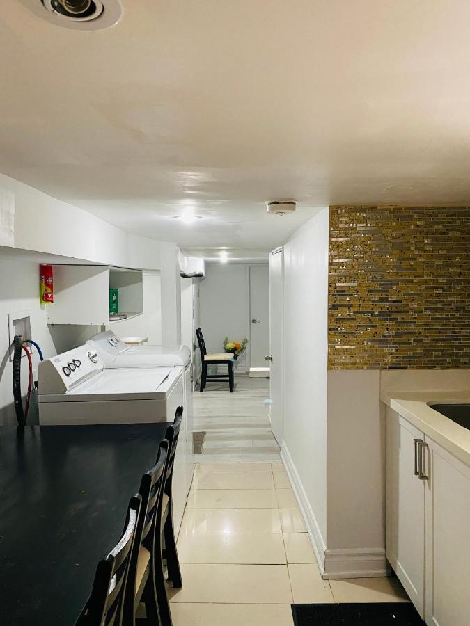 Lovely III 3 Bedrooms Apartment Space Share East York A Room Toronto Exterior photo