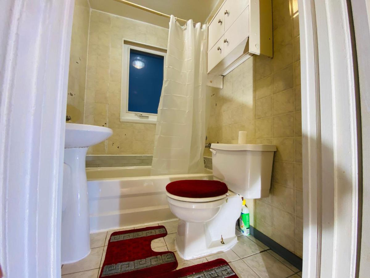 Lovely III 3 Bedrooms Apartment Space Share East York A Room Toronto Exterior photo