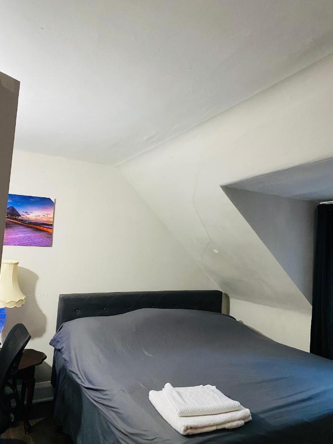 Lovely III 3 Bedrooms Apartment Space Share East York A Room Toronto Exterior photo