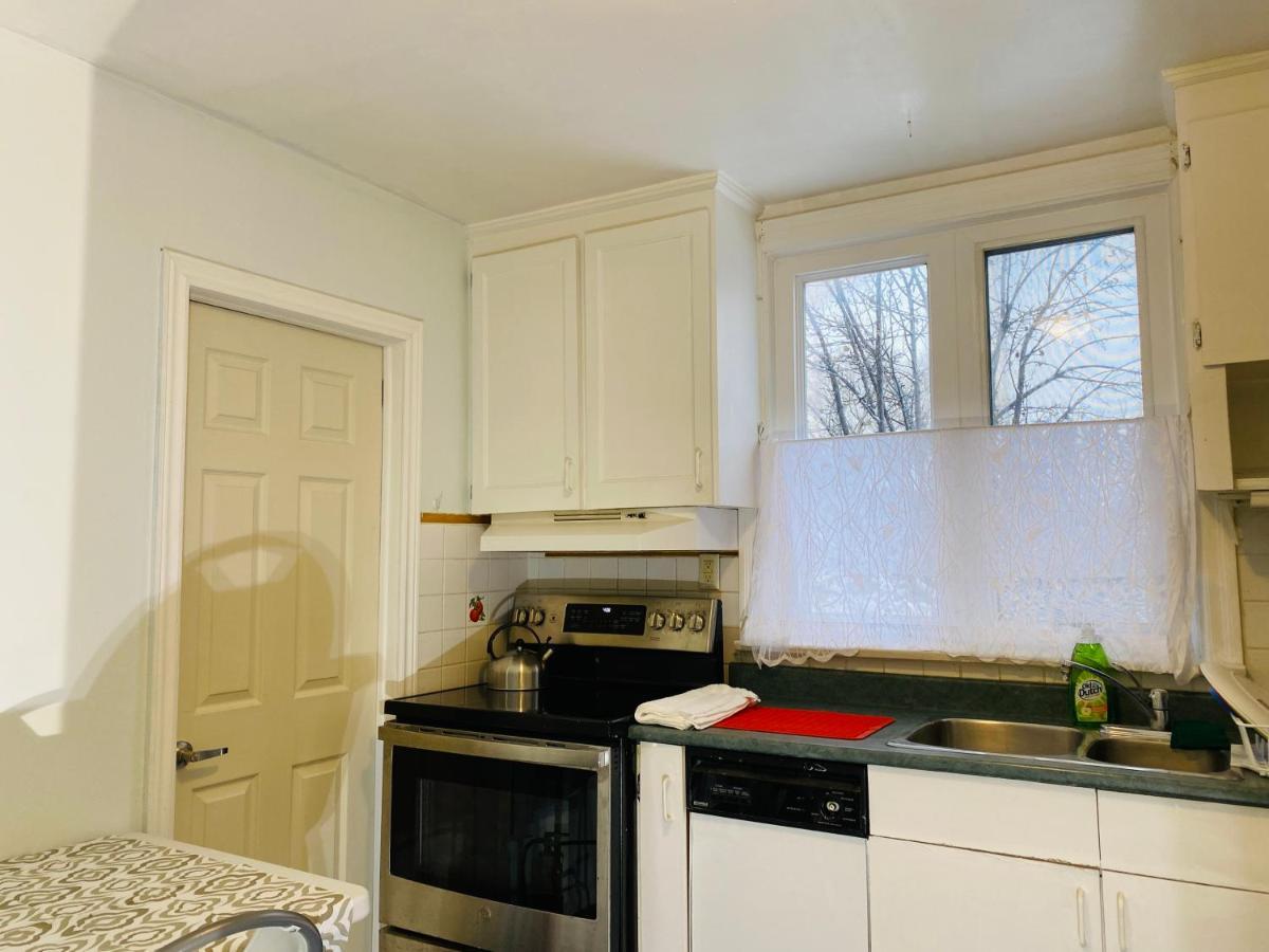 Lovely III 3 Bedrooms Apartment Space Share East York A Room Toronto Exterior photo