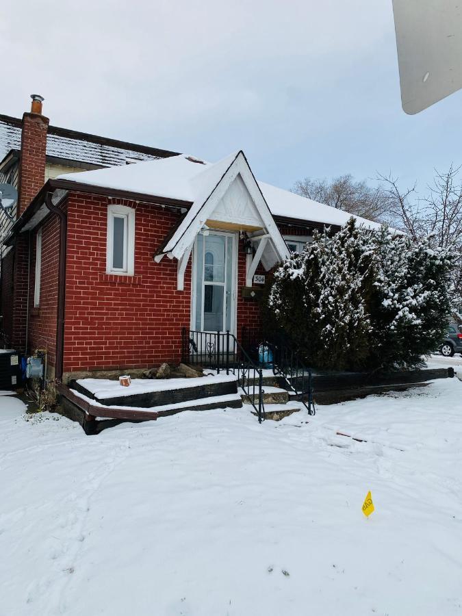Lovely III 3 Bedrooms Apartment Space Share East York A Room Toronto Exterior photo
